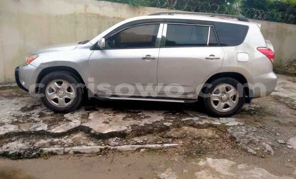 Sayi Na hannu Toyota RAV4 Azurfa Mota in Cotonou a Benin Sayi Na hannu Toyota RAV4 Azurfa Mota in Cotonou a Benin