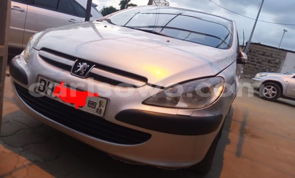 Sayi Na hannu Peugeot 307 Azurfa Mota in Cotonou a Benin