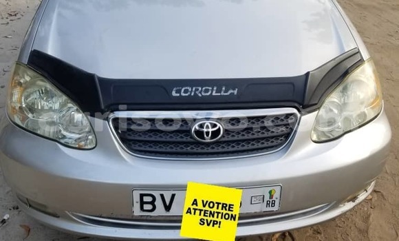 Sayi Na hannu Toyota Corolla Azurfa Mota in Cotonou a Benin