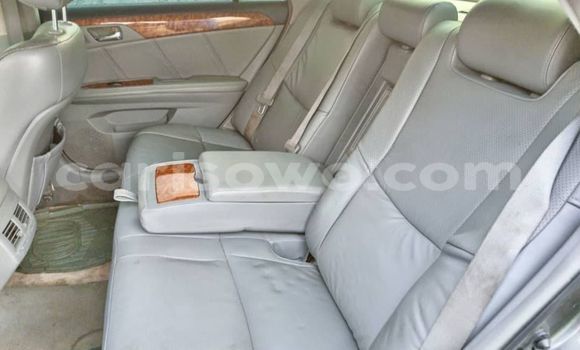 Sayi Na hannu Toyota Avalon Azurfa Mota in Cotonou a Benin