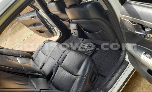 Buy Used Toyota Avalon White Car in Cotonou in Benign