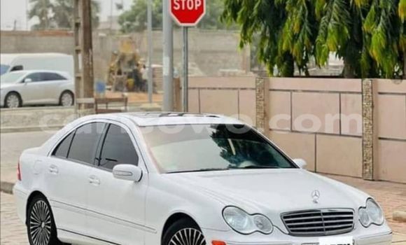 Sayi Na hannu Mercedes-Benz C–Class White Mota in Cotonou a Benin Sayi Na hannu Mercedes-Benz C–Class White Mota in Cotonou a Benin