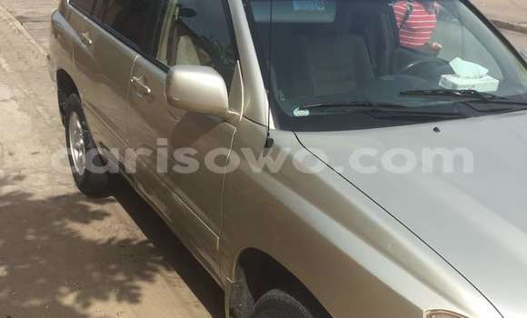 Acheter Occasion Voiture Toyota Highlander Beige à Cotonou, Benin Acheter Occasion Voiture Toyota Highlander Beige à Cotonou, Benin
