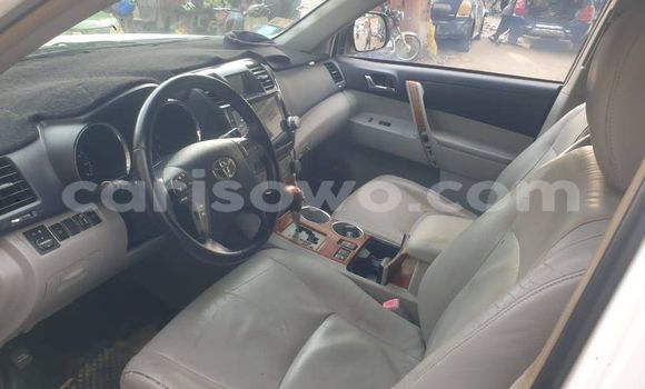 Buy Used Toyota Highlander White Car in Cotonou in Benign Buy Used Toyota Highlander White Car in Cotonou in Benign