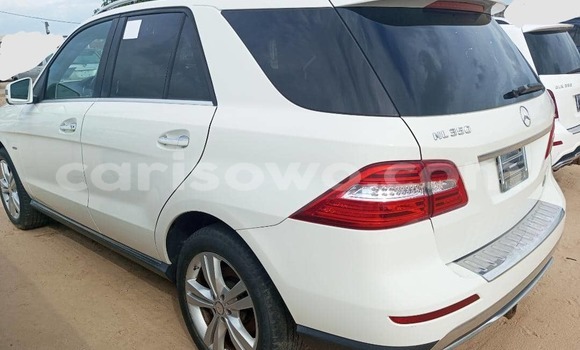 Acheter Occasion Voiture Mercedes-Benz ML–Class Blanc à Cotonou, Benin Acheter Occasion Voiture Mercedes-Benz ML–Class Blanc à Cotonou, Benin