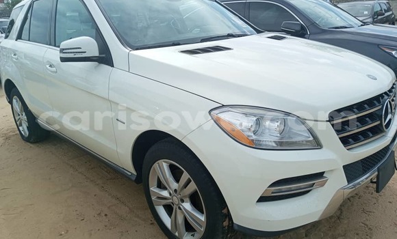 Acheter Occasion Voiture Mercedes-Benz ML–Class Blanc à Cotonou, Benin Acheter Occasion Voiture Mercedes-Benz ML–Class Blanc à Cotonou, Benin