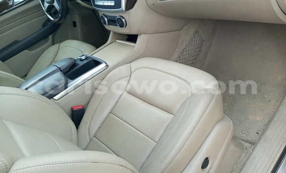 Acheter Occasion Voiture Mercedes-Benz ML–Class Blanc à Cotonou, Benin Acheter Occasion Voiture Mercedes-Benz ML–Class Blanc à Cotonou, Benin