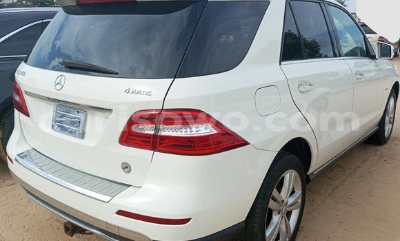 Acheter Occasion Voiture Mercedes-Benz ML–Class Blanc à Cotonou, Benin Acheter Occasion Voiture Mercedes-Benz ML–Class Blanc à Cotonou, Benin
