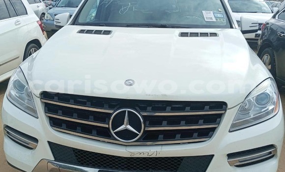Acheter Occasion Voiture Mercedes-Benz ML–Class Blanc à Cotonou, Benin Acheter Occasion Voiture Mercedes-Benz ML–Class Blanc à Cotonou, Benin