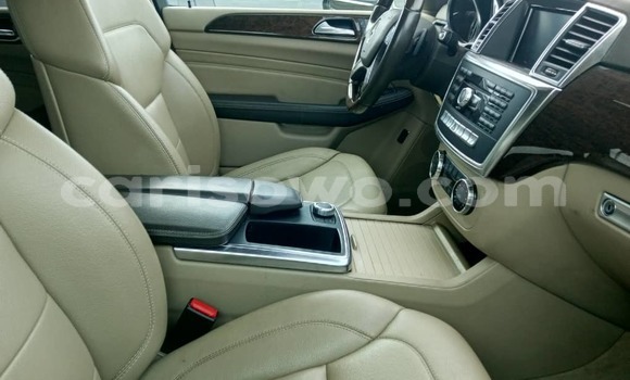 Acheter Occasion Voiture Mercedes-Benz ML–Class Blanc à Cotonou, Benin Acheter Occasion Voiture Mercedes-Benz ML–Class Blanc à Cotonou, Benin