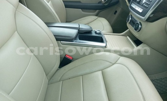 Acheter Occasion Voiture Mercedes-Benz ML–Class Blanc à Cotonou, Benin Acheter Occasion Voiture Mercedes-Benz ML–Class Blanc à Cotonou, Benin