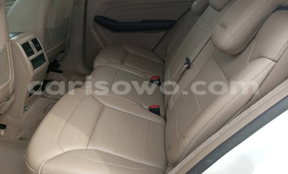 Acheter Occasion Voiture Mercedes-Benz ML–Class Blanc à Cotonou, Benin Acheter Occasion Voiture Mercedes-Benz ML–Class Blanc à Cotonou, Benin