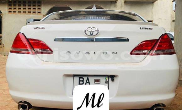 Sayi Na hannu Toyota Avalon White Mota in Cotonou a Benin Sayi Na hannu Toyota Avalon White Mota in Cotonou a Benin