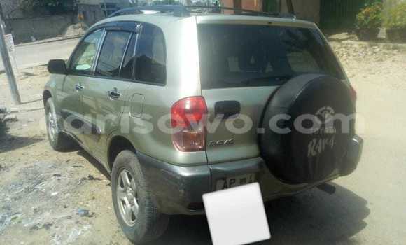 Sayi Na hannu Toyota RAV4 Azurfa Mota in Cotonou a Benin Sayi Na hannu Toyota RAV4 Azurfa Mota in Cotonou a Benin