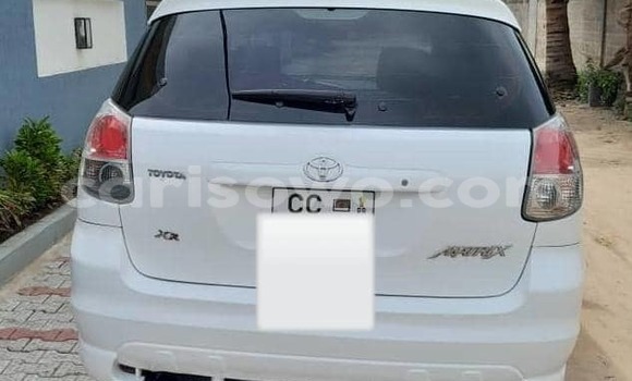 Acheter Occasion Voiture Toyota Matrix Blanc à Cotonou, Benin