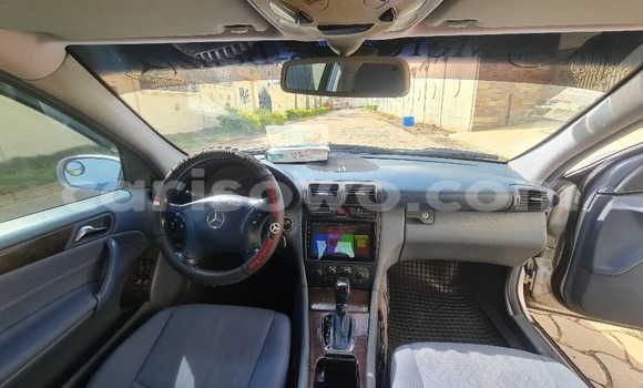 Acheter Occasion Voiture Mercedes-Benz 230 Gris à Cotonou, Benin Acheter Occasion Voiture Mercedes-Benz 230 Gris à Cotonou, Benin