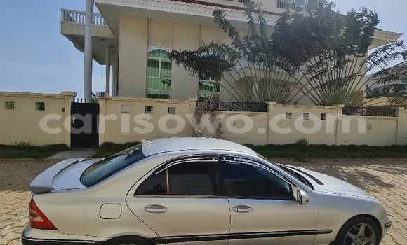 Acheter Occasion Voiture Mercedes-Benz 230 Gris à Cotonou, Benin Acheter Occasion Voiture Mercedes-Benz 230 Gris à Cotonou, Benin