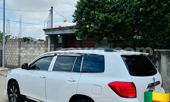 Sayi Na hannu Toyota Highlander White Mota in Cotonou a Benin Sayi Na hannu Toyota Highlander White Mota in Cotonou a Benin