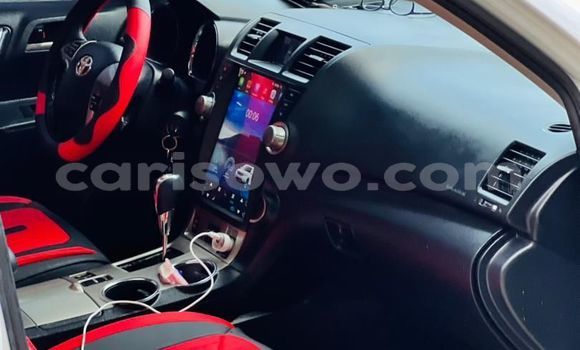 Sayi Na hannu Toyota Highlander White Mota in Cotonou a Benin Sayi Na hannu Toyota Highlander White Mota in Cotonou a Benin