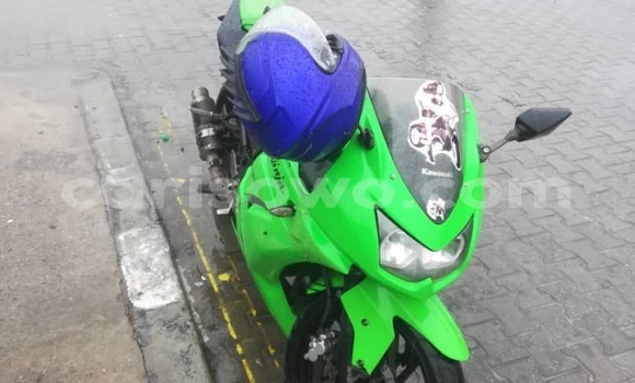 Sayi Na hannu Kawasaki Ninja Green Motsi in Cotonou a Benin