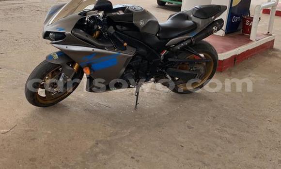 Acheter Occasion Moto Yamaha R1 Gris à Cotonou, Benin Acheter Occasion Moto Yamaha R1 Gris à Cotonou, Benin