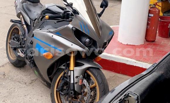 Acheter Occasion Moto Yamaha R1 Gris à Cotonou, Benin Acheter Occasion Moto Yamaha R1 Gris à Cotonou, Benin