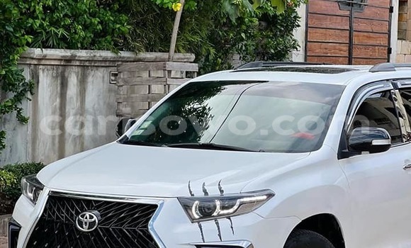 Buy Used Toyota Highlander White Car in Cotonou in Benign