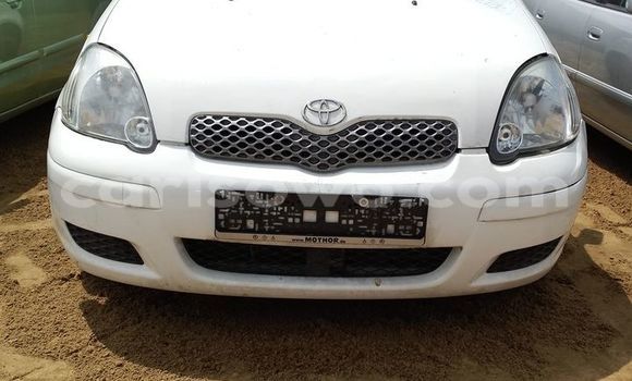 Sayi Na hannu Toyota Yaris White Mota in Cotonou a Benin
