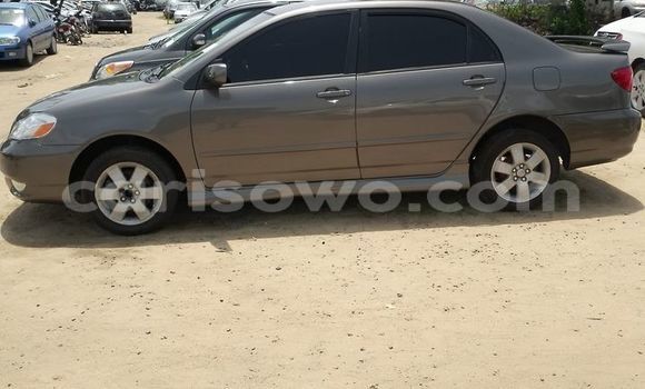Sayi Na hannu Toyota Corolla Azurfa Mota in Cotonou a Benin