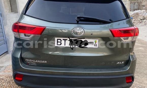 Ra Àlòkù Toyota Highlander Alawọ ewe Ọkọ̀ in Cotonou ni Benin Ra Àlòkù Toyota Highlander Alawọ ewe Ọkọ̀ in Cotonou ni Benin