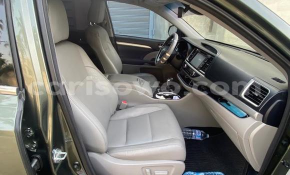 Ra Àlòkù Toyota Highlander Alawọ ewe Ọkọ̀ in Cotonou ni Benin Ra Àlòkù Toyota Highlander Alawọ ewe Ọkọ̀ in Cotonou ni Benin