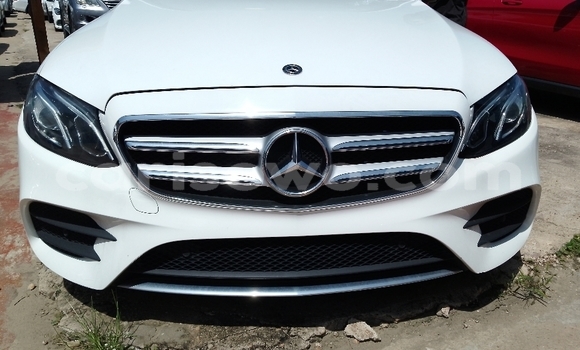 Acheter Occasion Voiture Mercedes-Benz E-Classe Blanc à Cotonou, Benin