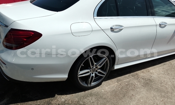 Acheter Occasion Voiture Mercedes-Benz E-Classe Blanc à Cotonou, Benin Acheter Occasion Voiture Mercedes-Benz E-Classe Blanc à Cotonou, Benin