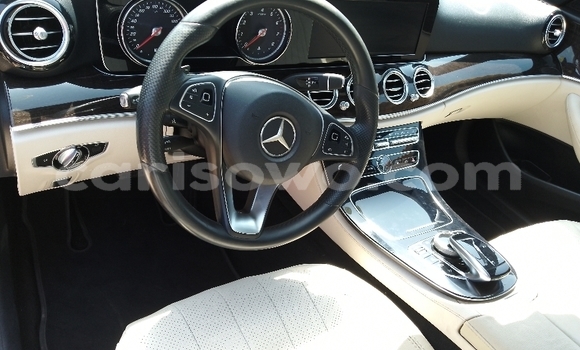 Acheter Occasion Voiture Mercedes-Benz E-Classe Blanc à Cotonou, Benin Acheter Occasion Voiture Mercedes-Benz E-Classe Blanc à Cotonou, Benin