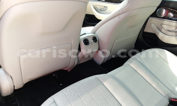 Acheter Occasion Voiture Mercedes-Benz E-Classe Blanc à Cotonou, Benin Acheter Occasion Voiture Mercedes-Benz E-Classe Blanc à Cotonou, Benin