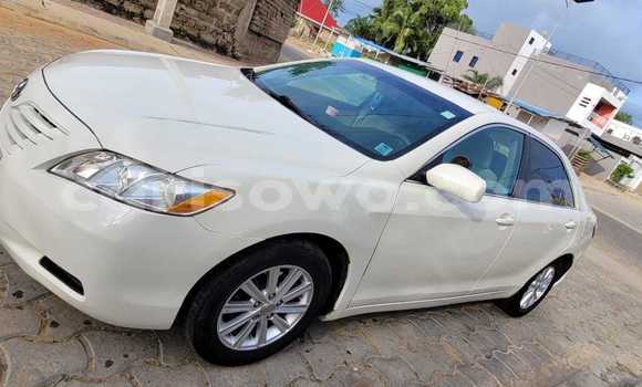 Sayi Na hannu Toyota Camry White Mota in Cotonou a Benin Sayi Na hannu Toyota Camry White Mota in Cotonou a Benin