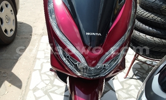 Acheter Neuf Moto Honda PCX Blanc à Cotonou, Benin Acheter Neuf Moto Honda PCX Blanc à Cotonou, Benin