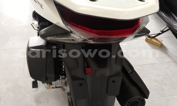 Acheter Neuf Moto Honda PCX Blanc à Cotonou, Benin Acheter Neuf Moto Honda PCX Blanc à Cotonou, Benin
