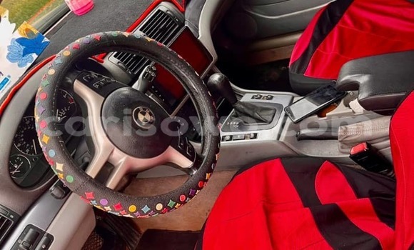 Sayi Na hannu BMW 3–Series Azurfa Mota in Cotonou a Benin Sayi Na hannu BMW 3–Series Azurfa Mota in Cotonou a Benin