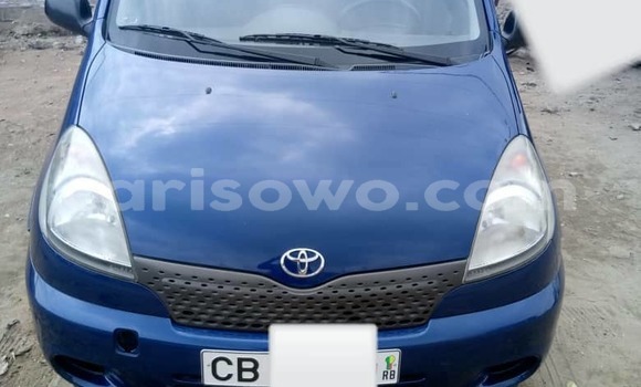 Buy Used Toyota Yaris Verso Blue Car in Cotonou in Benign
