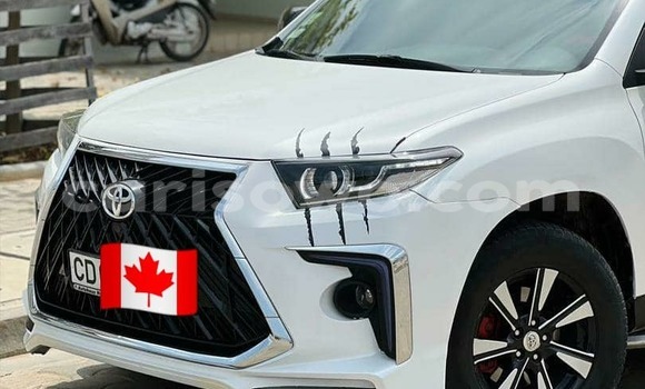 Ra Àlòkù Toyota Highlander funfun Ọkọ̀ in Cotonou ni Benin Ra Àlòkù Toyota Highlander funfun Ọkọ̀ in Cotonou ni Benin