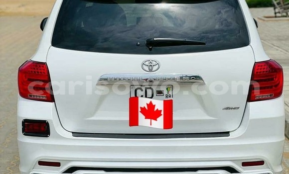 Ra Àlòkù Toyota Highlander funfun Ọkọ̀ in Cotonou ni Benin Ra Àlòkù Toyota Highlander funfun Ọkọ̀ in Cotonou ni Benin