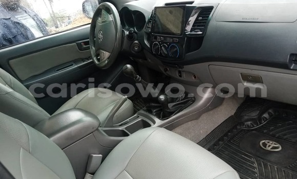 Sayi Na hannu Toyota Hilux Black Mota in Cotonou a Benin Sayi Na hannu Toyota Hilux Black Mota in Cotonou a Benin