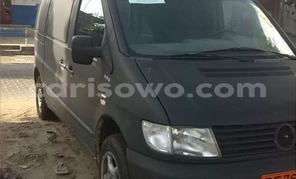 Sayi Na hannu Mercedes-Benz 190 Green Mota in Cotonou a Benin