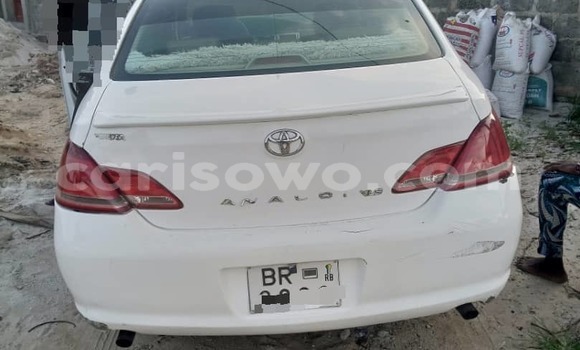 Acheter Occasion Voiture Toyota Avalon Blanc à Cotonou, Benin
