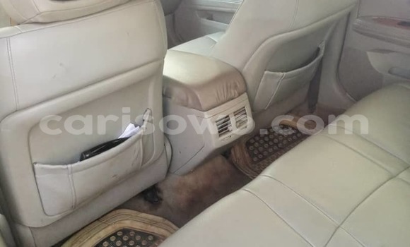 Ra Àlòkù Toyota Avalon funfun Ọkọ̀ in Cotonou ni Benin Ra Àlòkù Toyota Avalon funfun Ọkọ̀ in Cotonou ni Benin