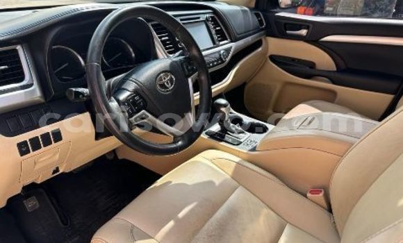 Buy Used Toyota Highlander Beige Car in Cotonou in Benign Buy Used Toyota Highlander Beige Car in Cotonou in Benign