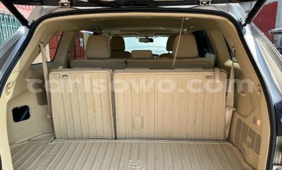 Buy Used Toyota Highlander Beige Car in Cotonou in Benign Buy Used Toyota Highlander Beige Car in Cotonou in Benign