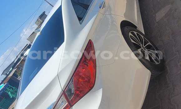 Sayi Na hannu Hyundai Sonata White Mota in Cotonou a Benin Sayi Na hannu Hyundai Sonata White Mota in Cotonou a Benin
