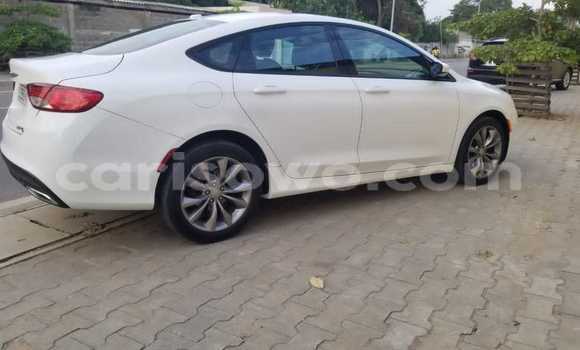 Sayi Na hannu Chrysler 200 White Mota in Cotonou a Benin Sayi Na hannu Chrysler 200 White Mota in Cotonou a Benin